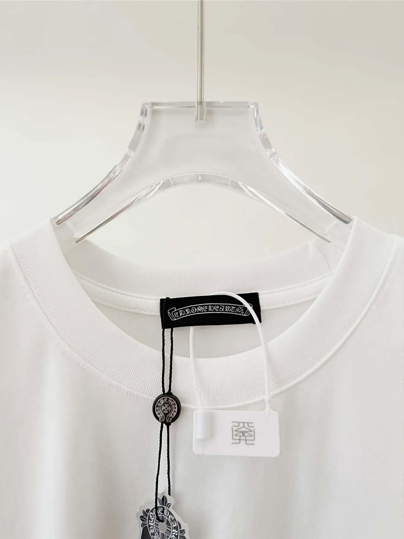 🅿️190 [High quality] Chrome hearts ss25 new first release latest short-sleeved round neck t-shirt, high-end customization, avant-garde and fashionable design! The brand logo is applied to the front and back cuffs using 100,000 needle embroidery techniques. High-end customized 280g fabric. Soft to the touch. Comfortable to wear. Exquisite stitching. Fine workmanship. The upper body effect is incomparably handsome! Same style for men and women, color: white, black size: S to xL